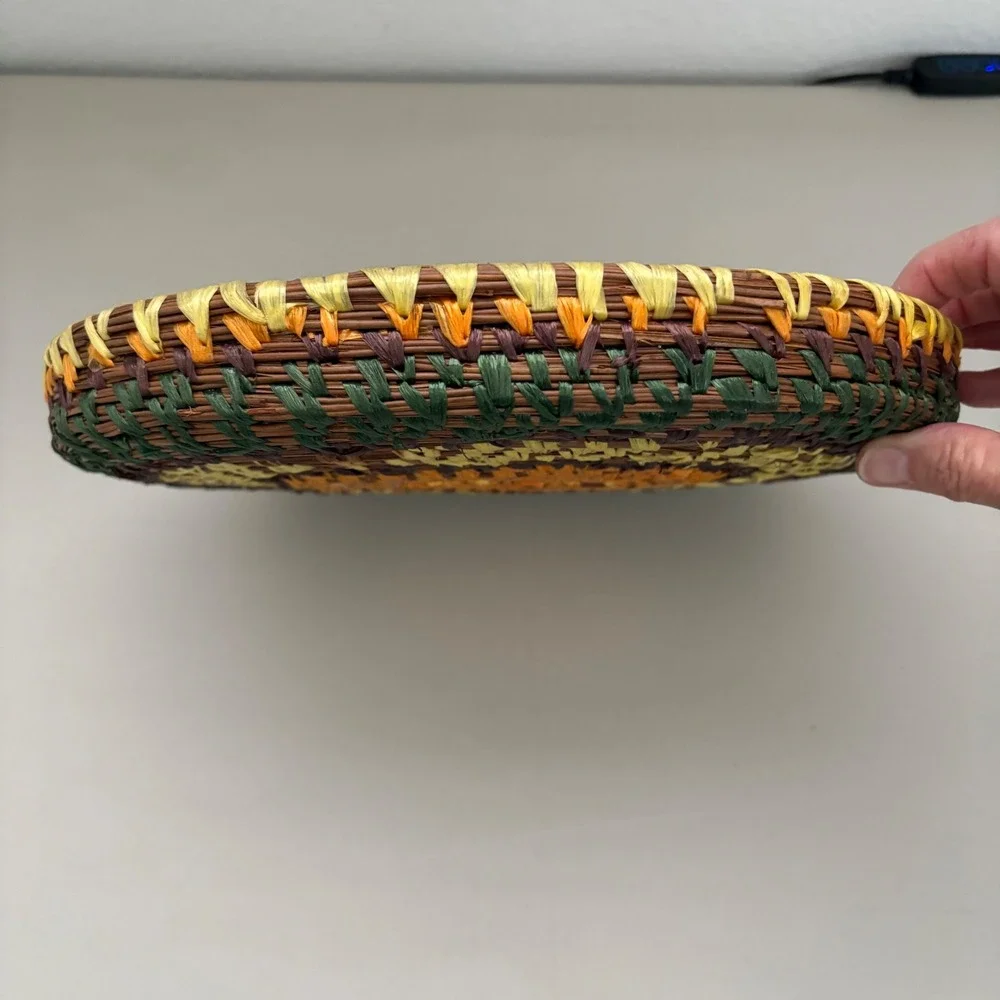 N/A handcrafted oval